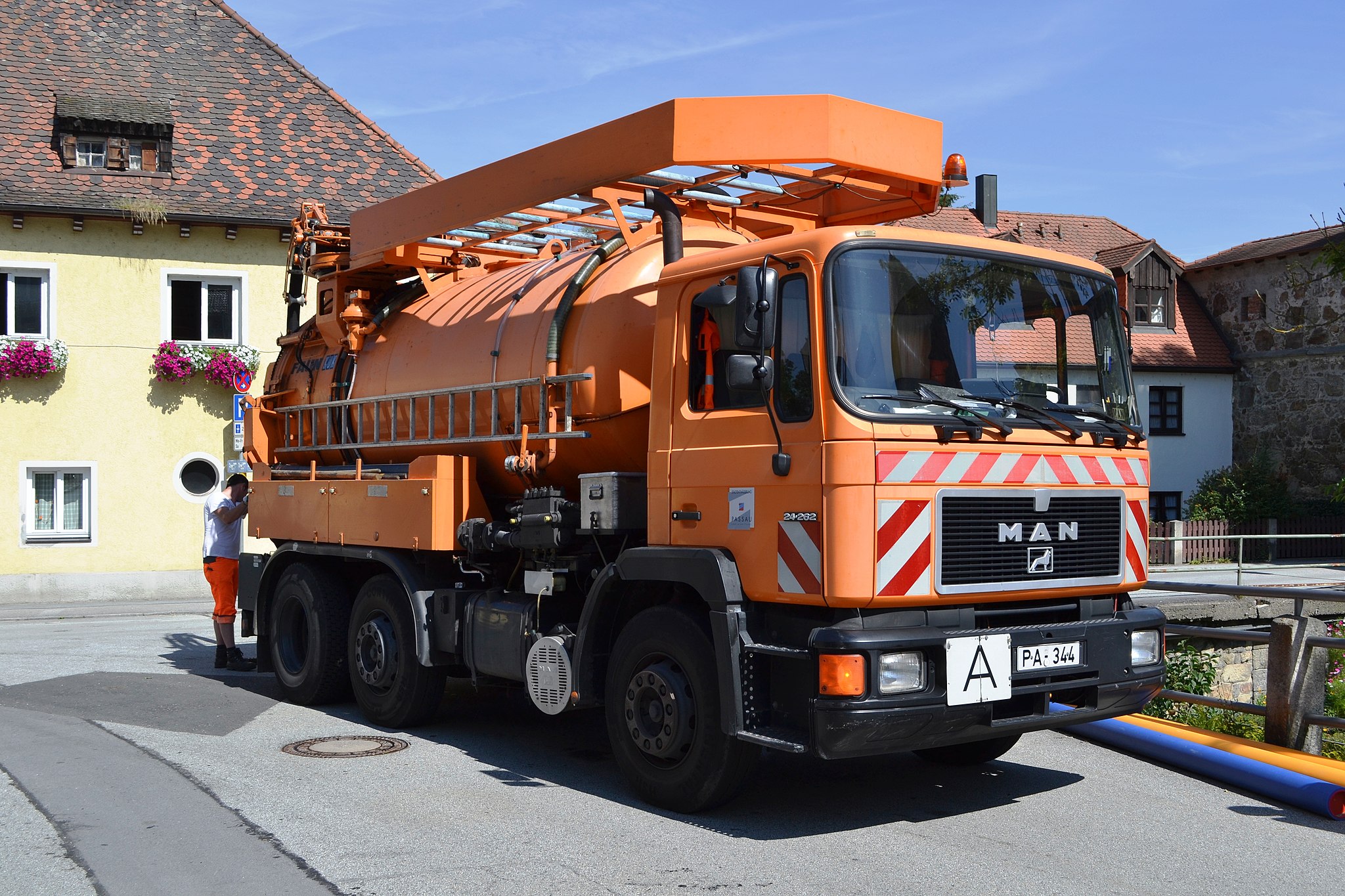 LKW_zur_Kanalreinigung_in_Deutschland_(1)