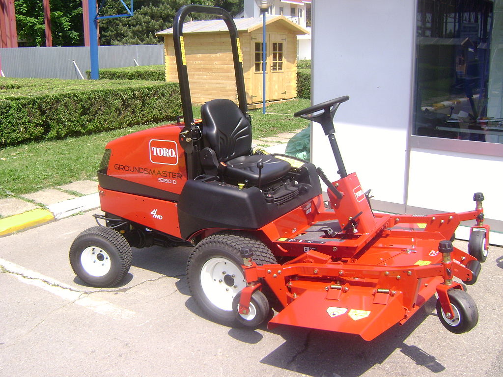 1024px-TORO_Groundsmaster_3280-D_all-purpose_mower_at_Construct_Expo_Utilaje_2010