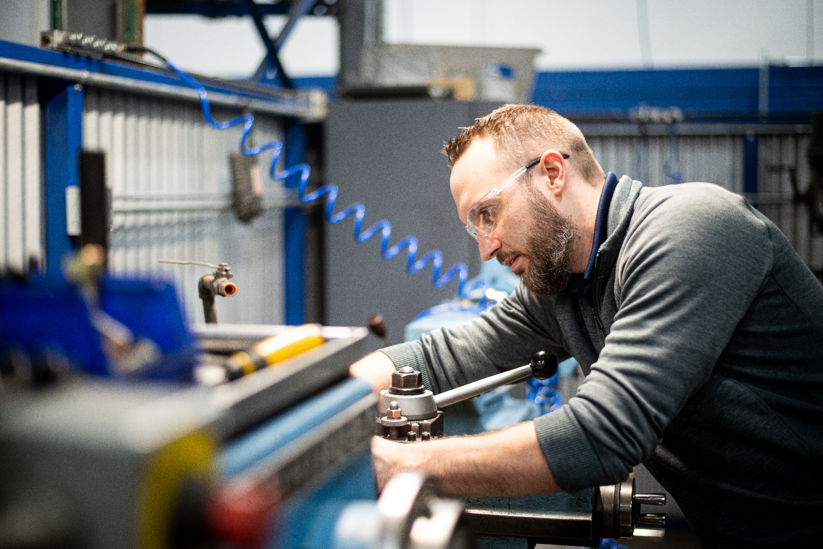 machinist-at-lathe_Dixon