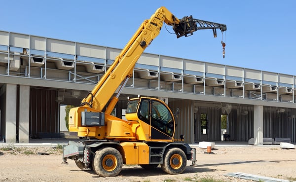 Rotating telehandler at a construction site