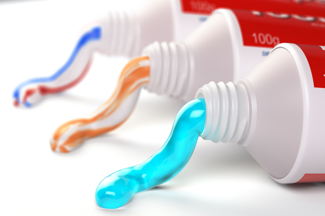 tubes-of-toothpaste-in-different-colors-and-different-types-of-toothpaste